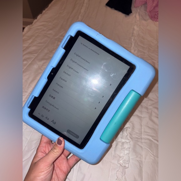 Amazon Kids Tablet with Blue Case - Picture 4 of 4